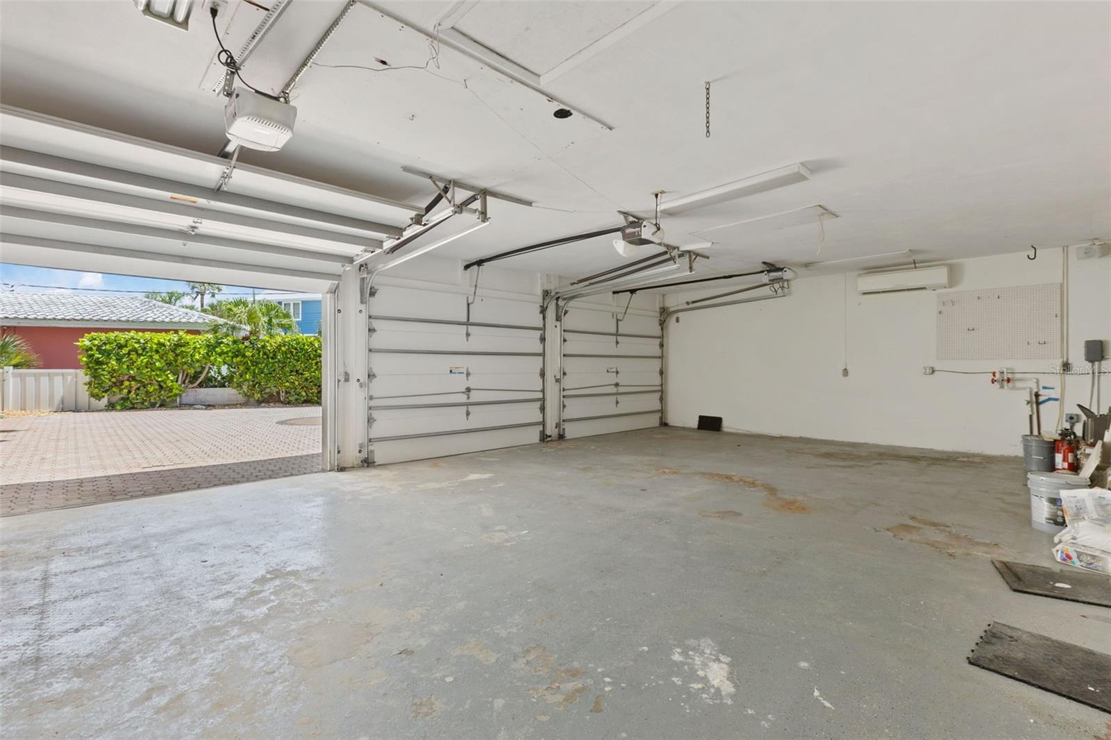 290 BAYSIDE DR