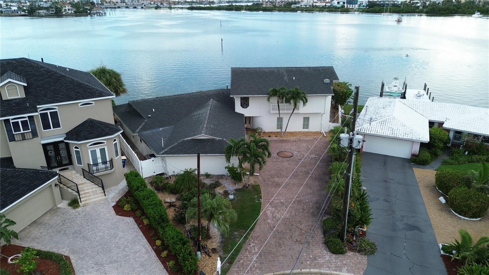 290 BAYSIDE DR