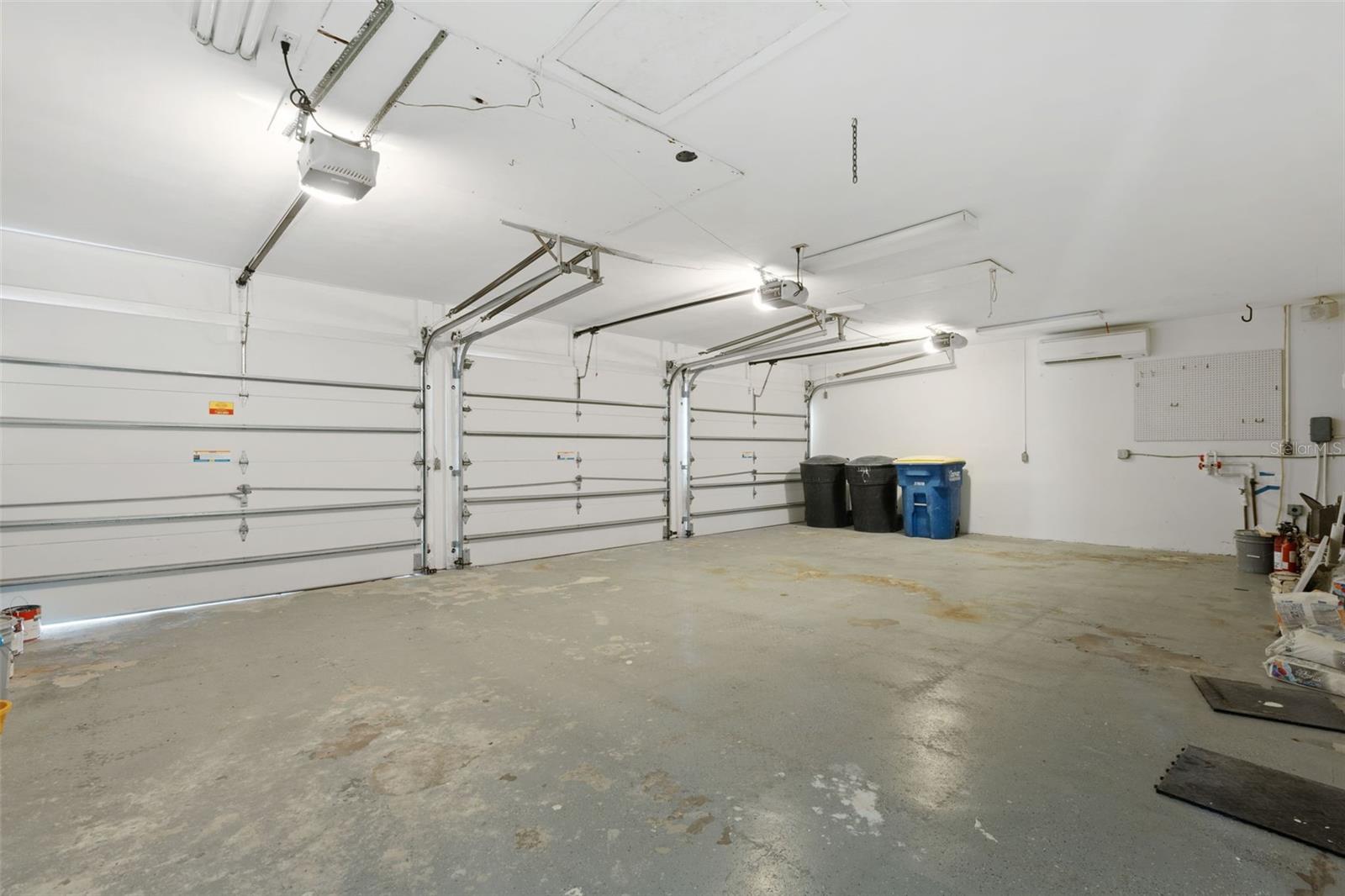 290 BAYSIDE DR