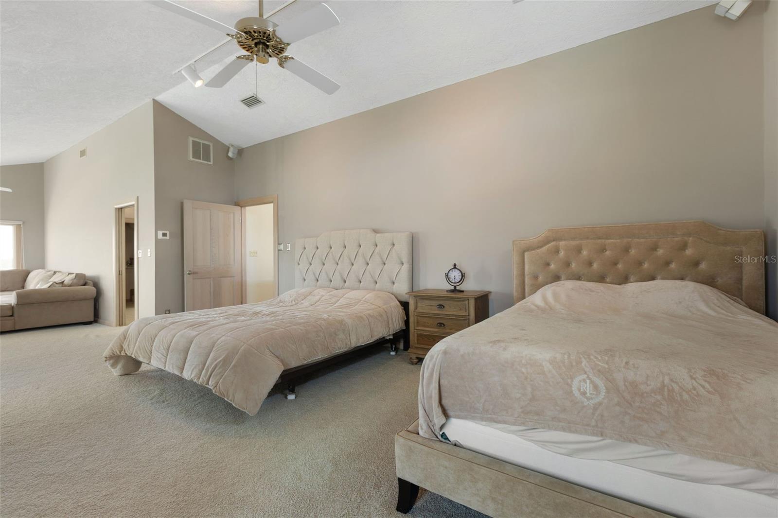 290 BAYSIDE DR