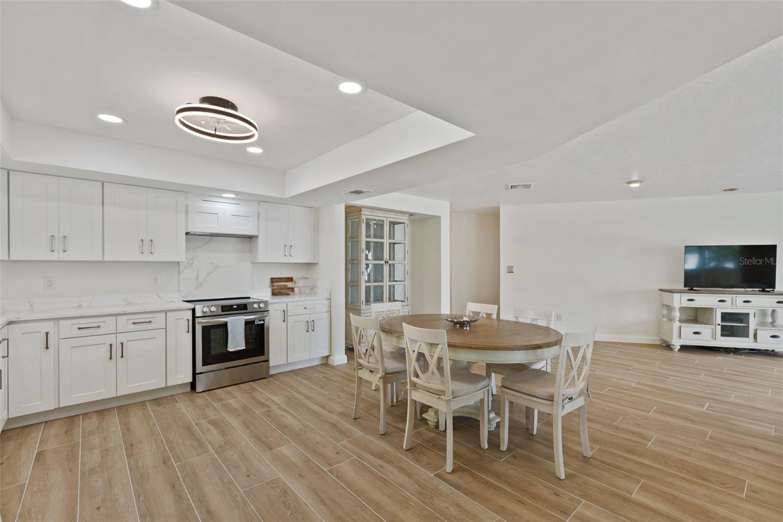 290 BAYSIDE DR