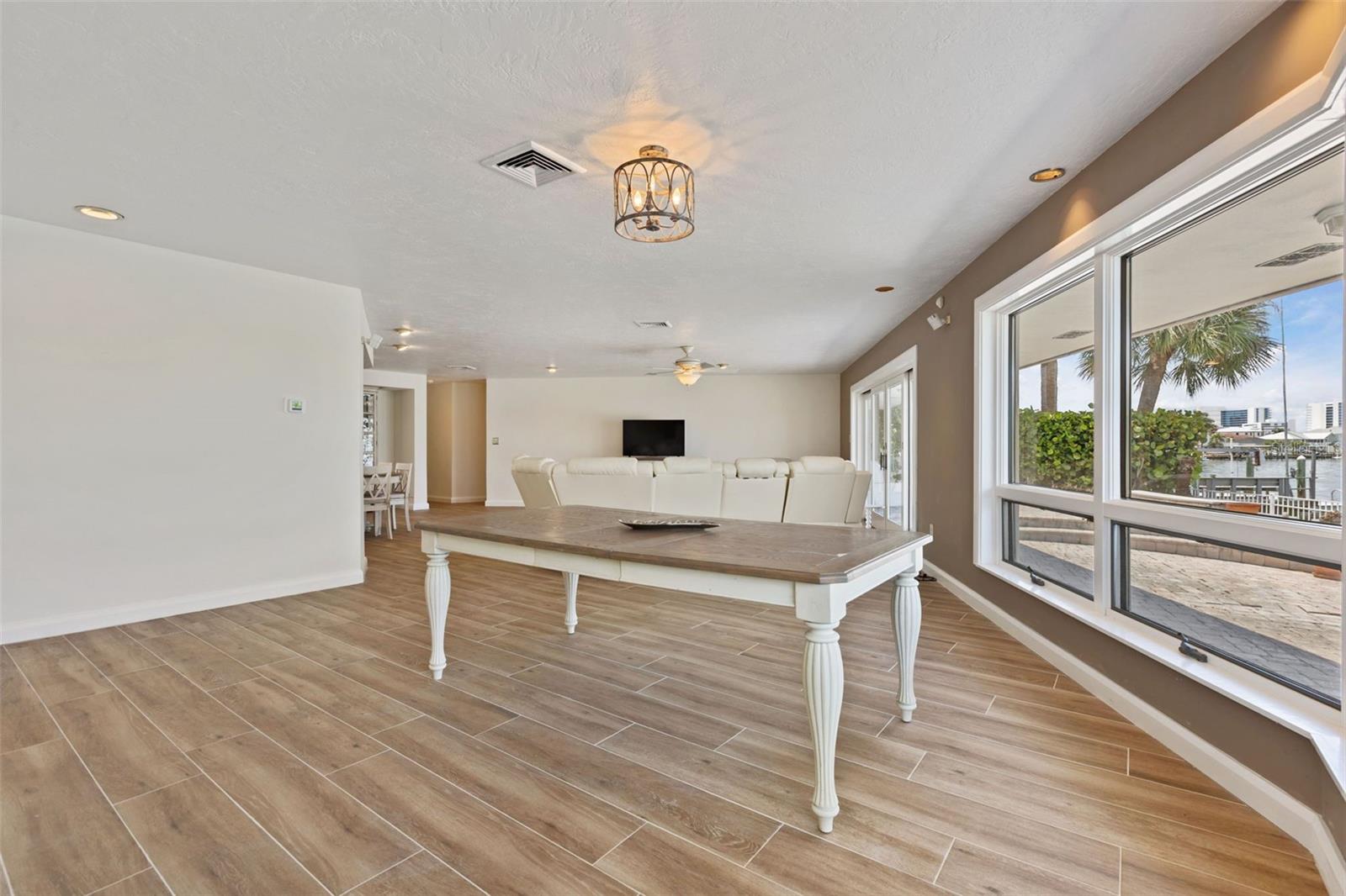 290 BAYSIDE DR