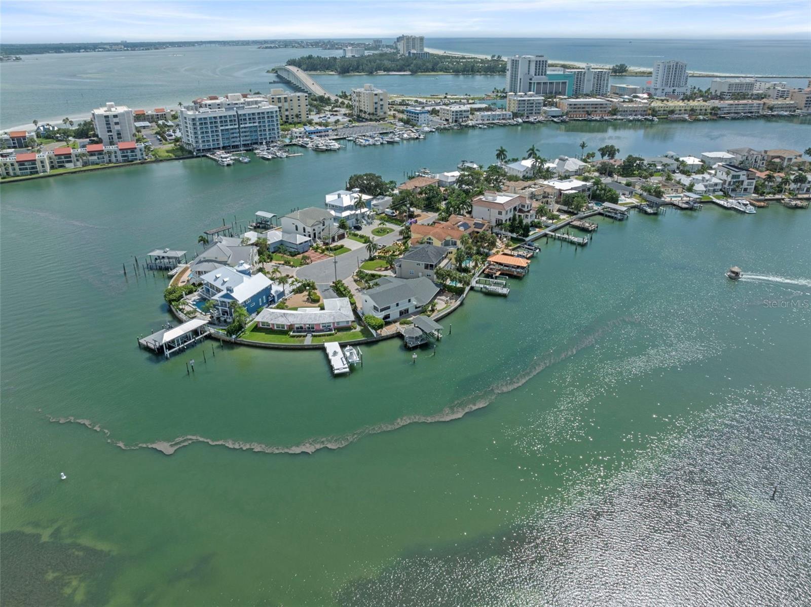 290 BAYSIDE DR