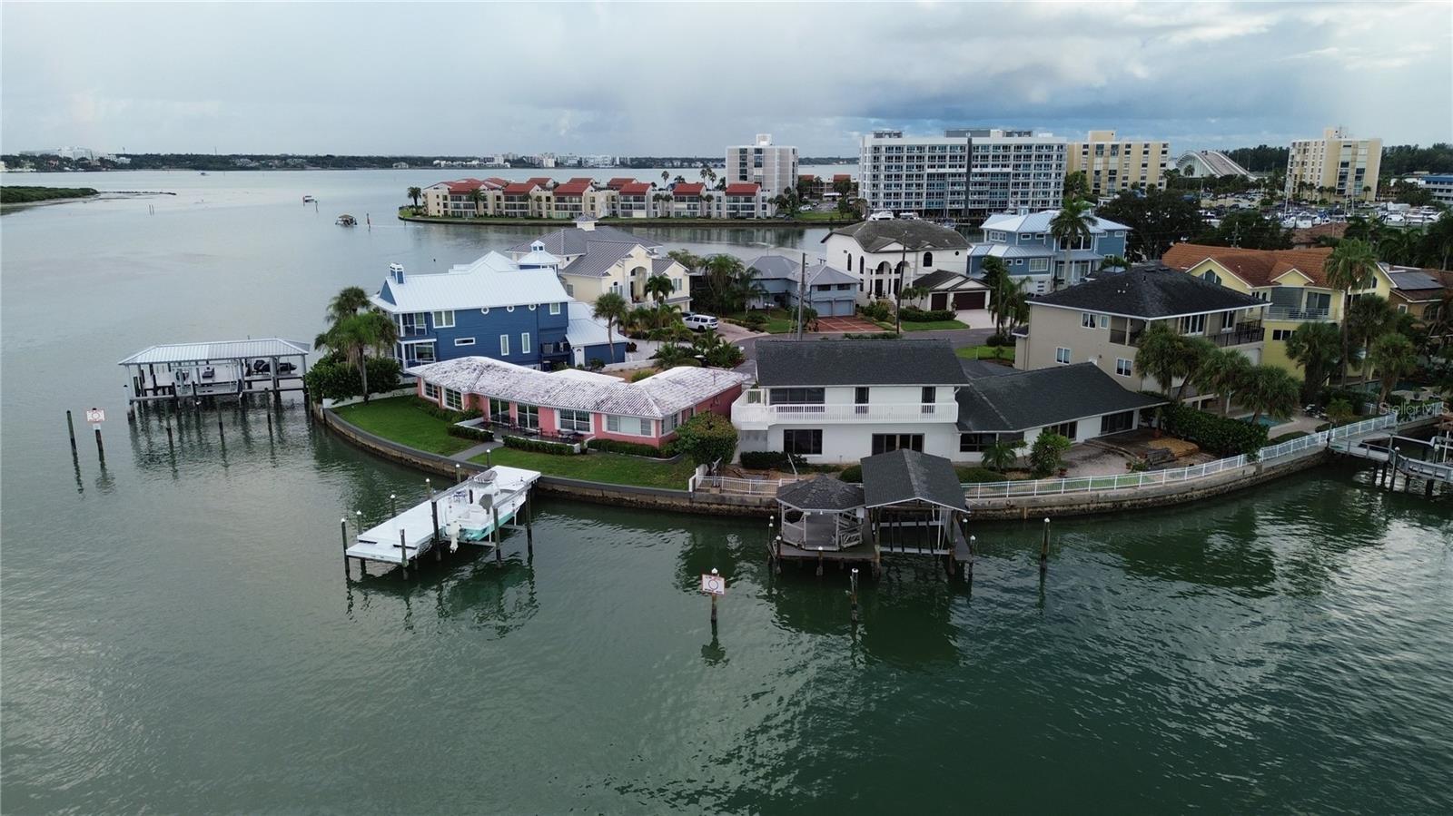 290 BAYSIDE DR