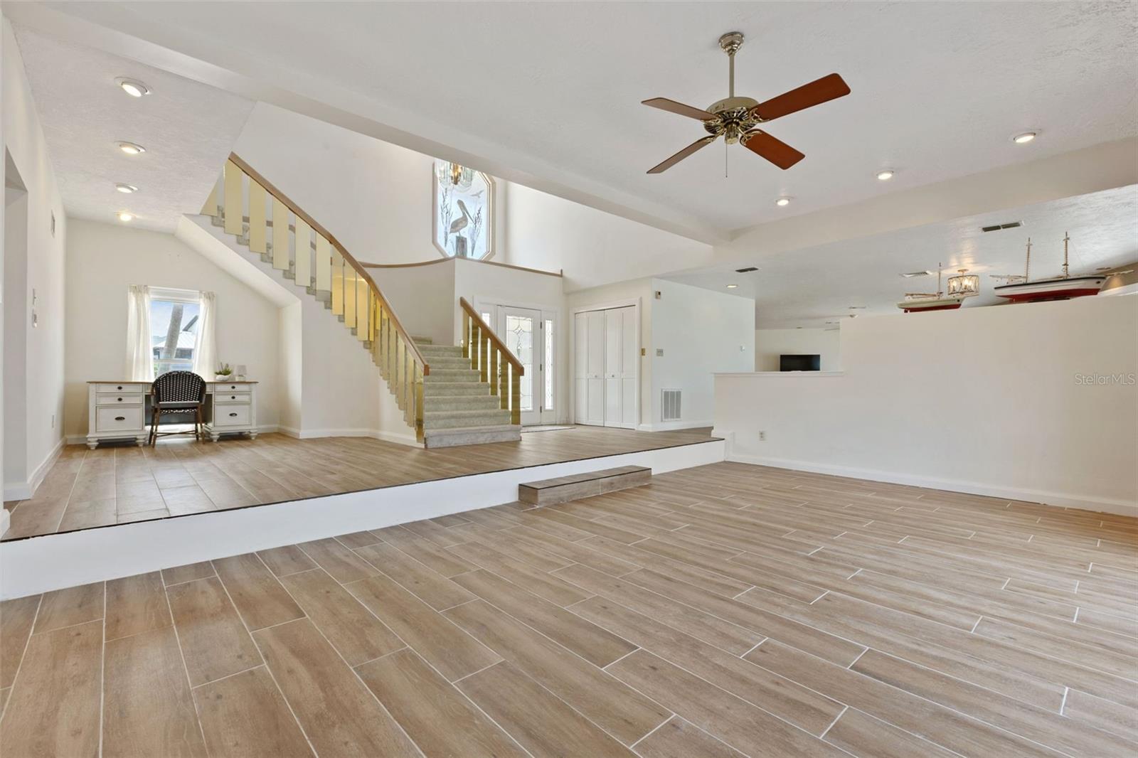 290 BAYSIDE DR