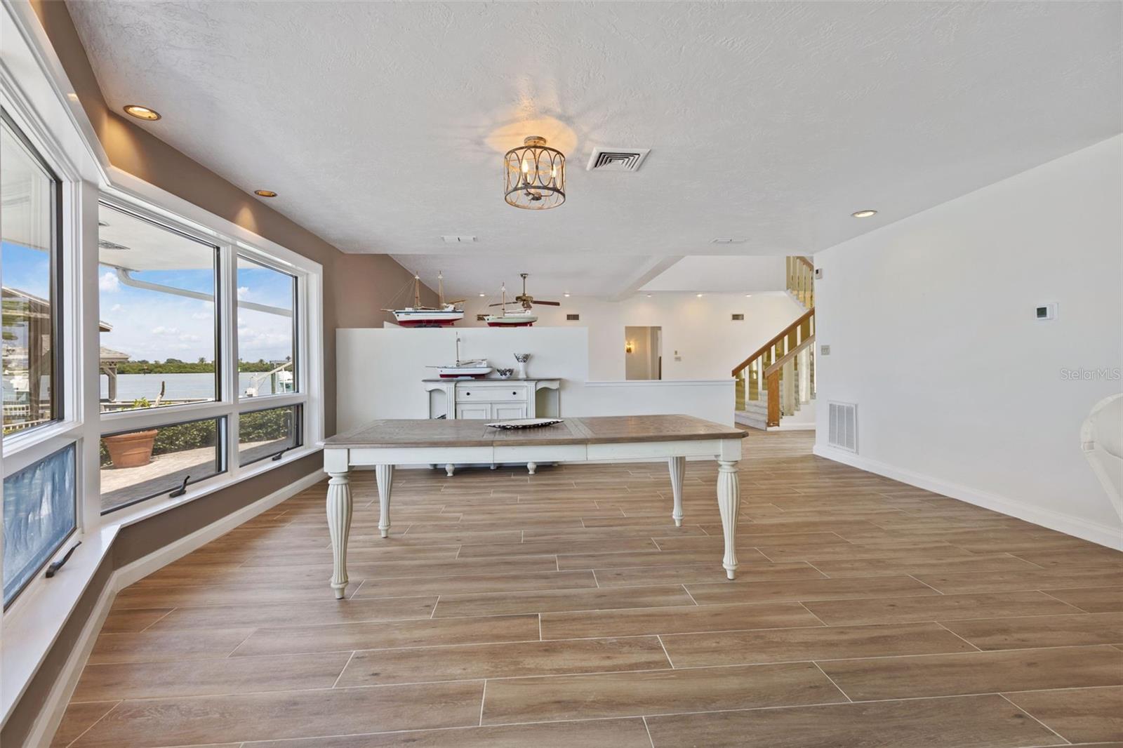 290 BAYSIDE DR