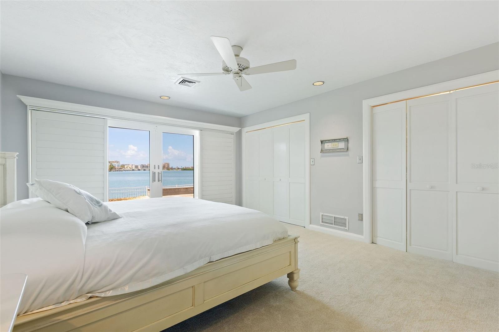 290 BAYSIDE DR