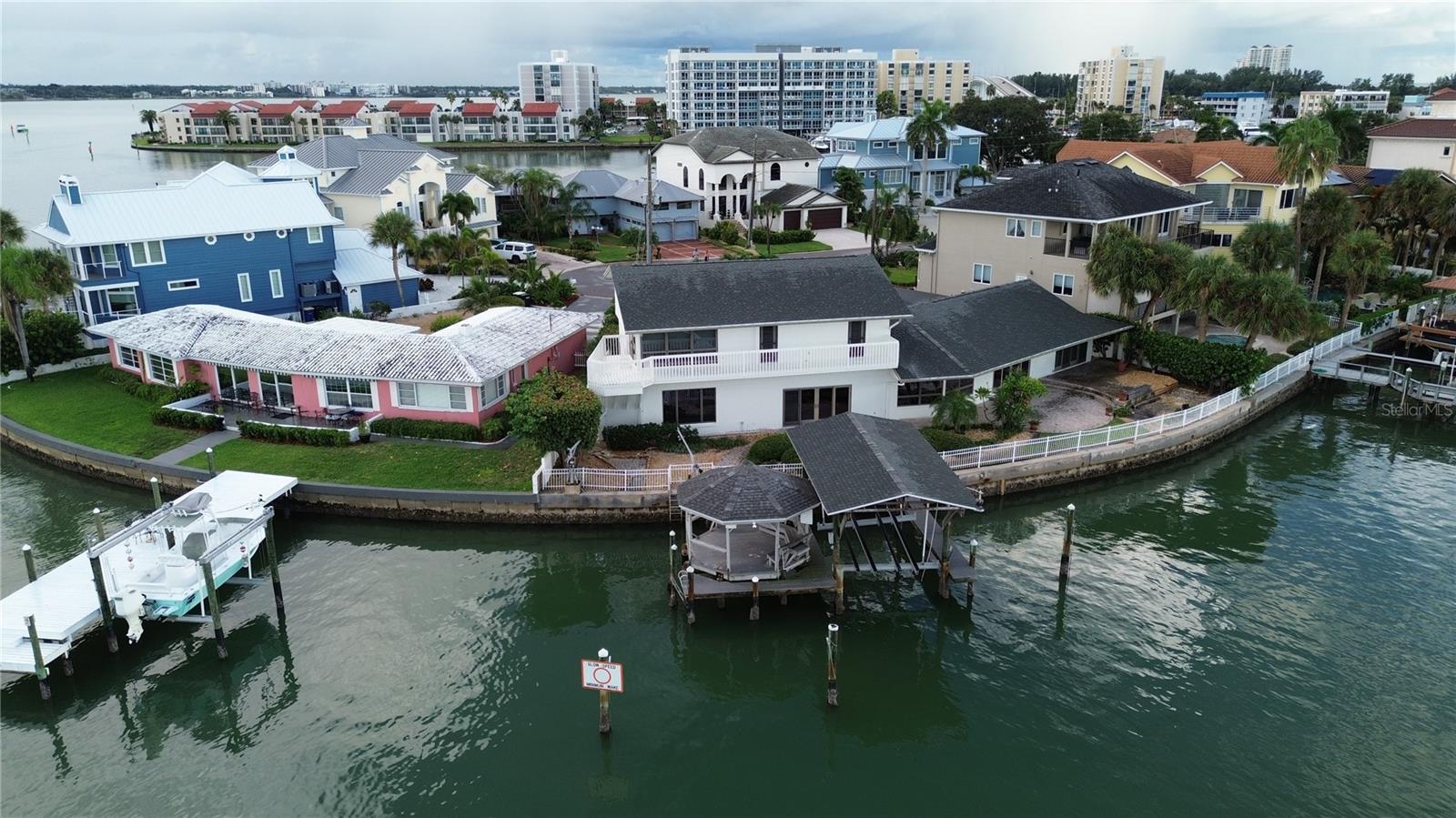 290 BAYSIDE DR