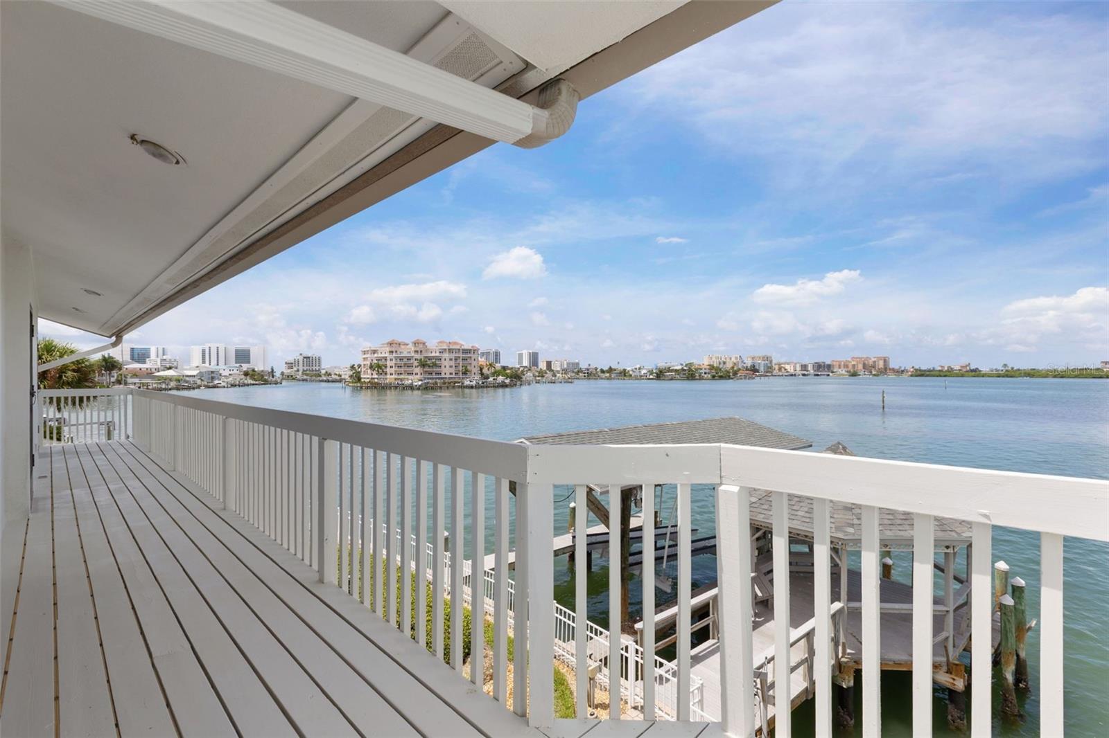 290 BAYSIDE DR