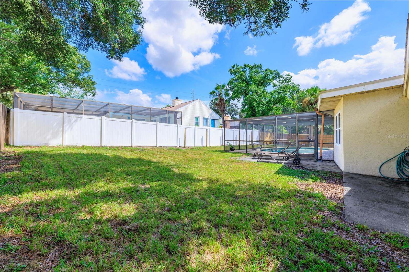 390 MERAVAN CT