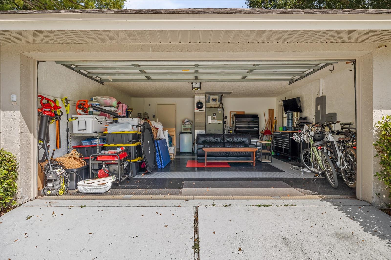 390 MERAVAN CT