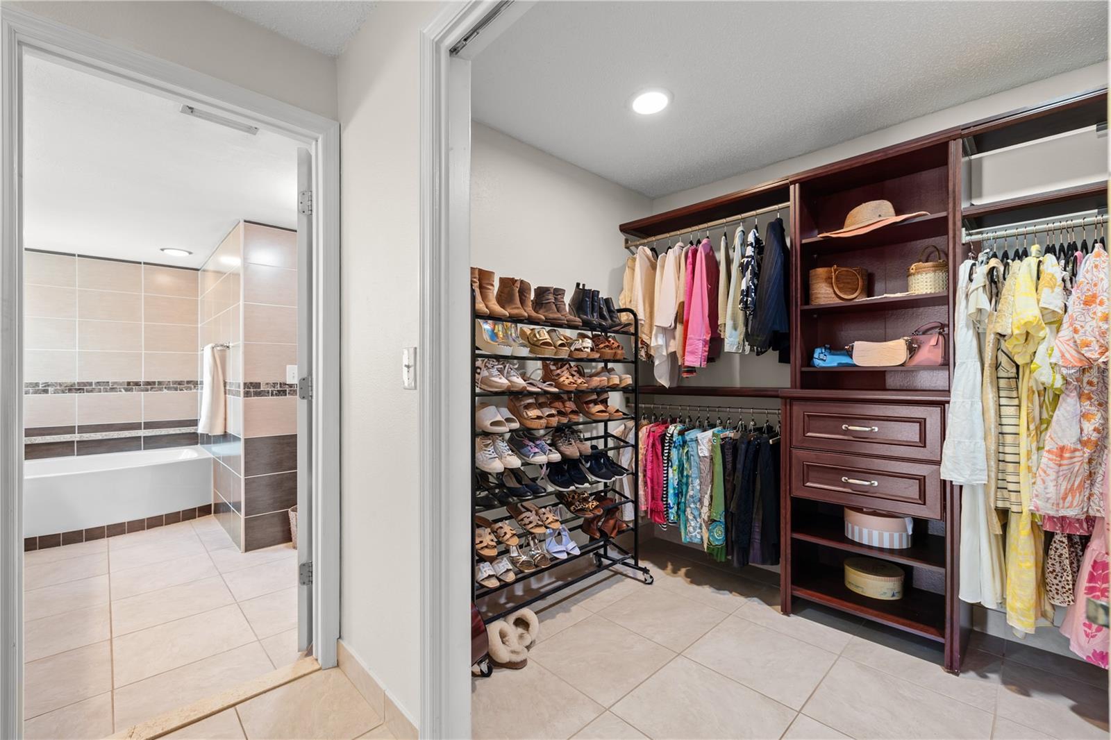 390 MERAVAN CT