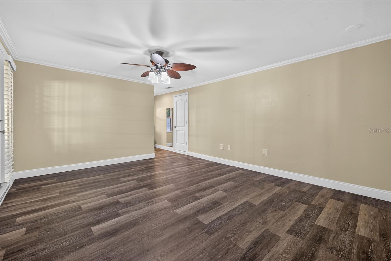 1115 WOODSIDE AVE