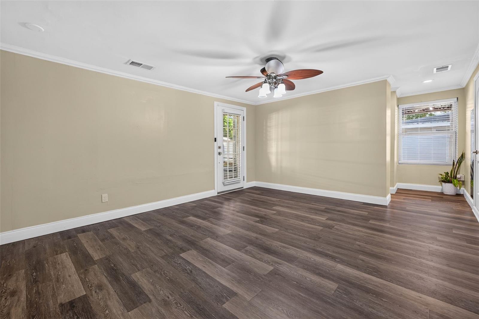 1115 WOODSIDE AVE