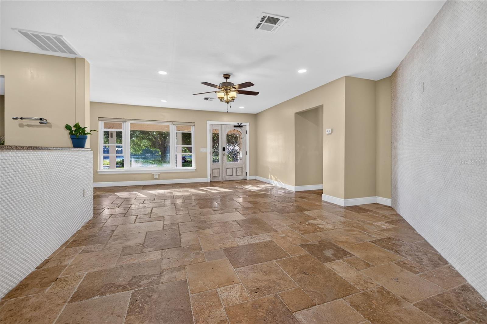 1115 WOODSIDE AVE