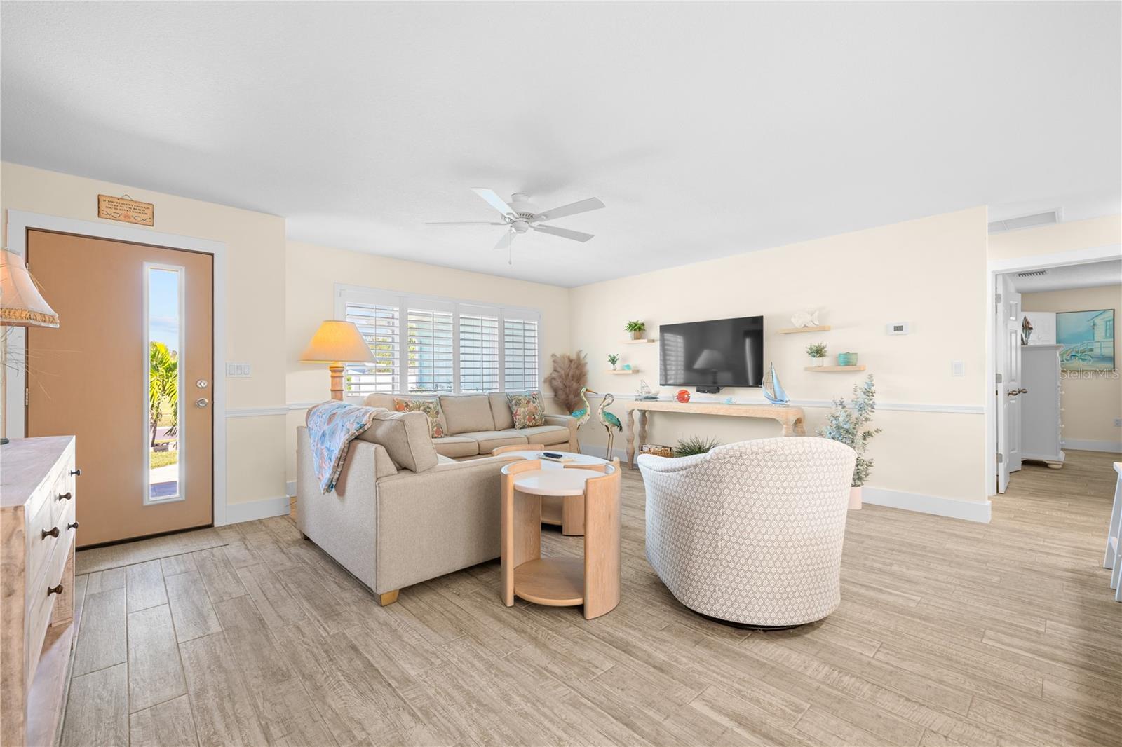 929 SANTA MONICA DR