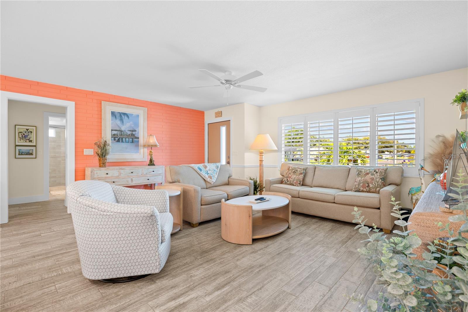 929 SANTA MONICA DR