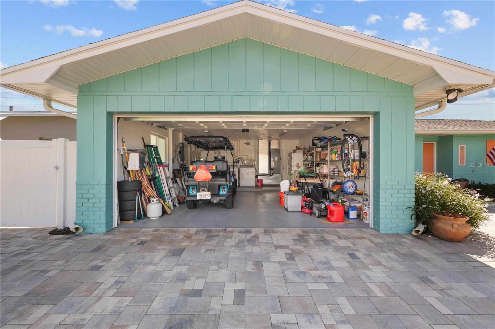 929 SANTA MONICA DR