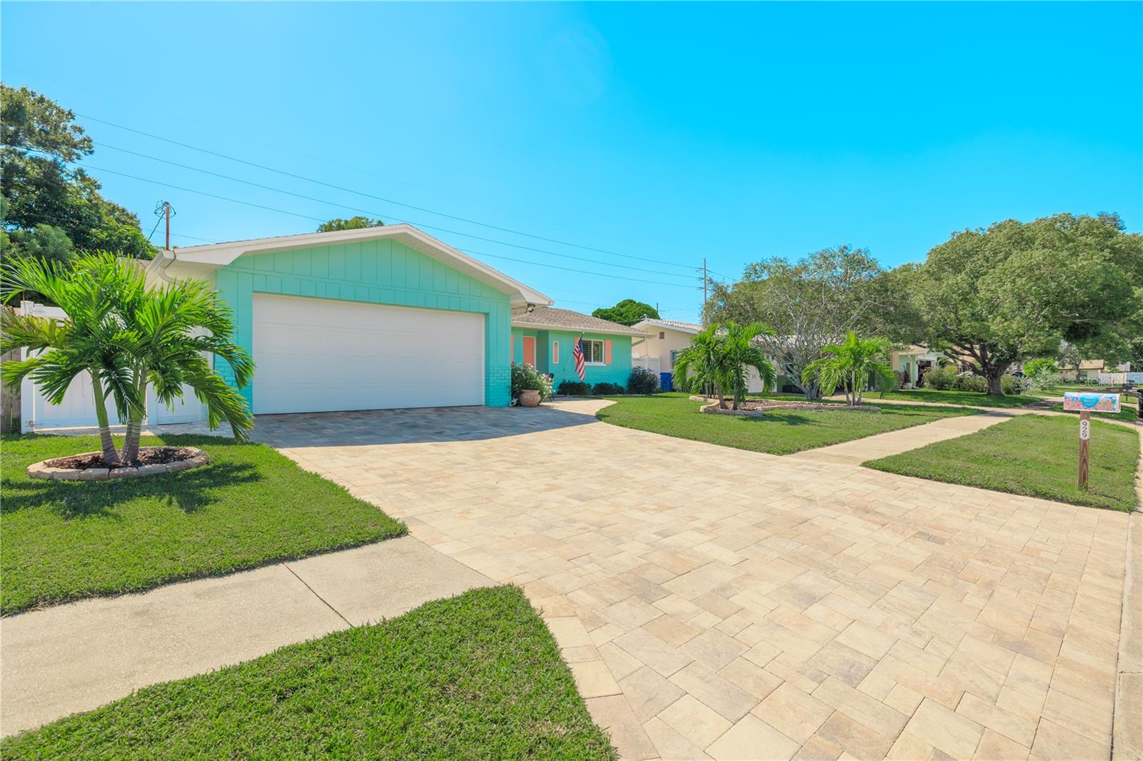 929 SANTA MONICA DR