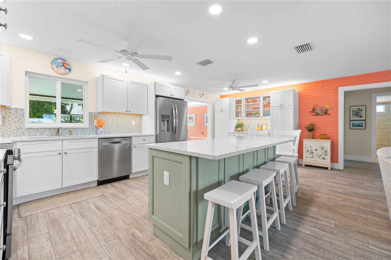 929 SANTA MONICA DR