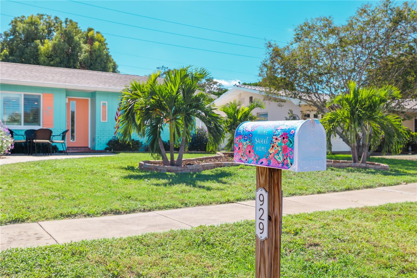 929 SANTA MONICA DR