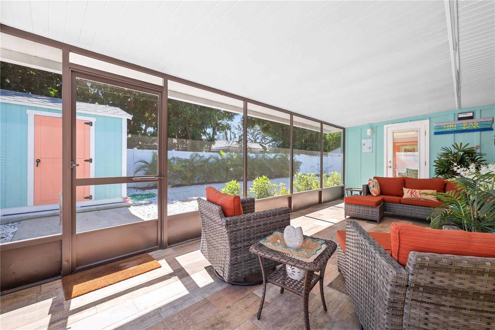 929 SANTA MONICA DR