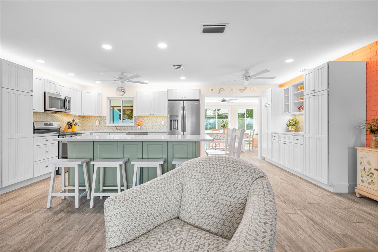 929 SANTA MONICA DR