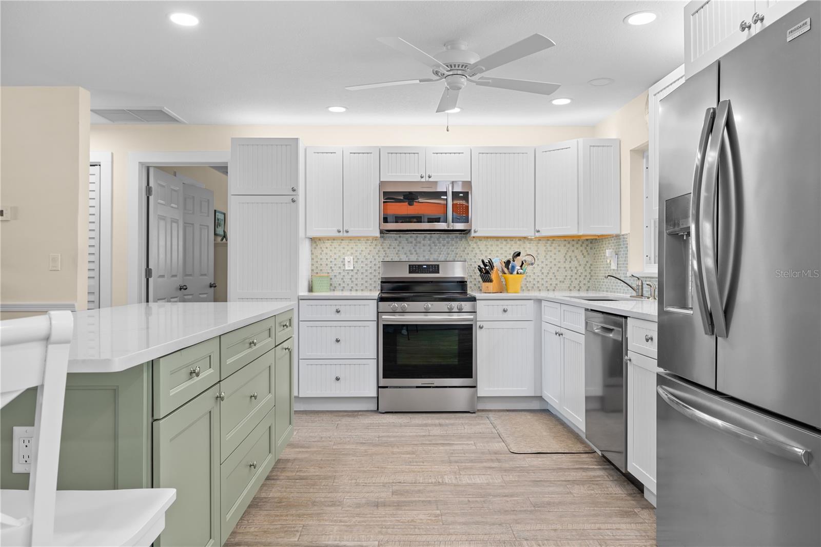 929 SANTA MONICA DR