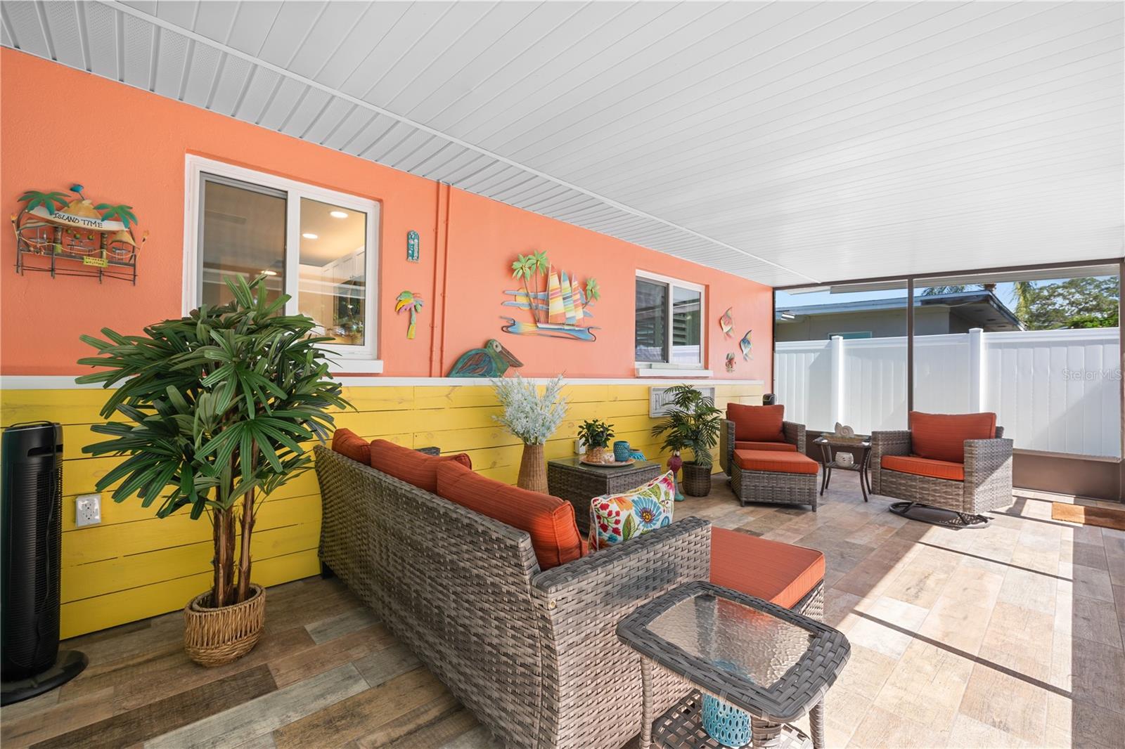 929 SANTA MONICA DR