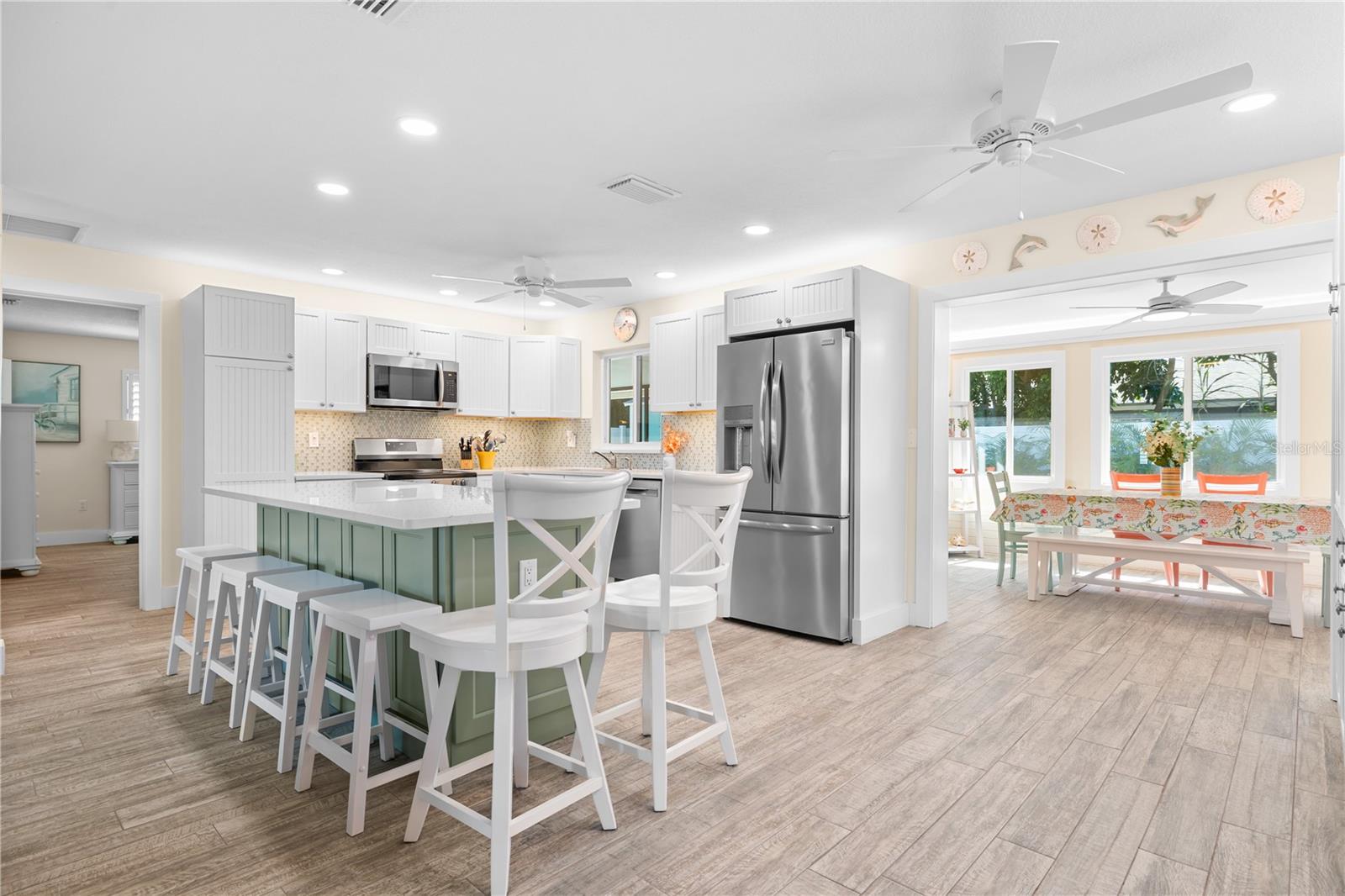 929 SANTA MONICA DR
