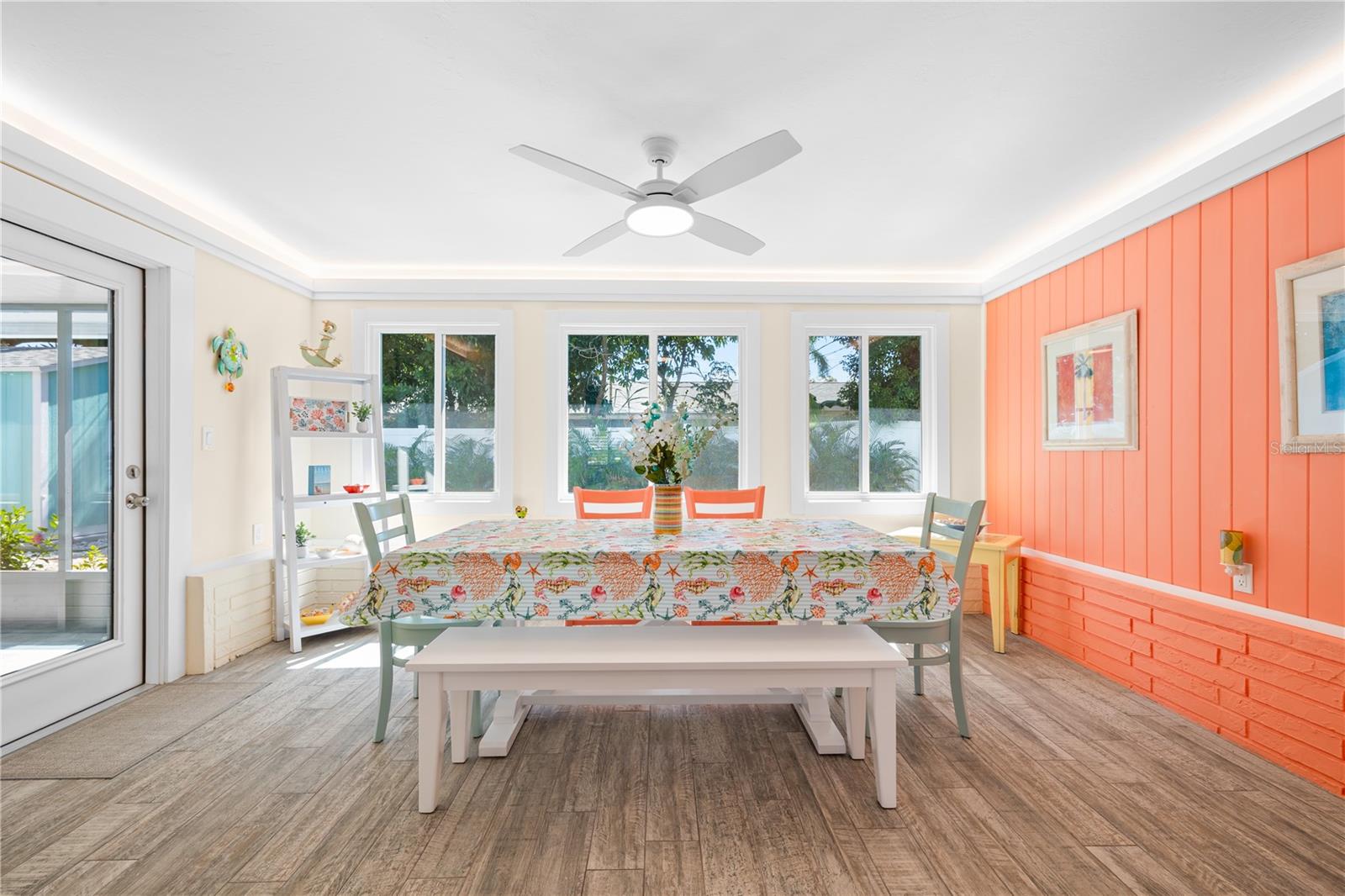 929 SANTA MONICA DR