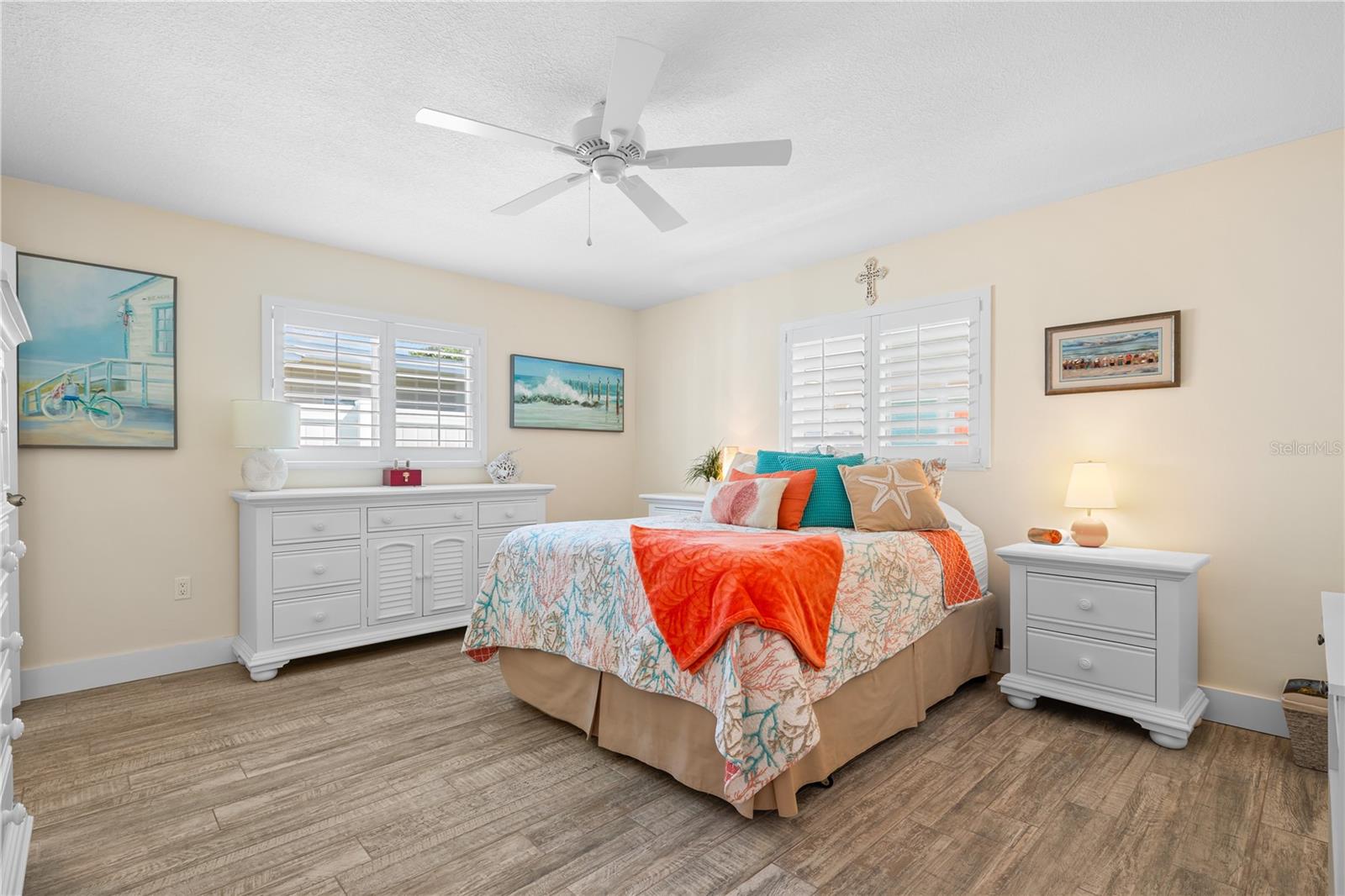 929 SANTA MONICA DR