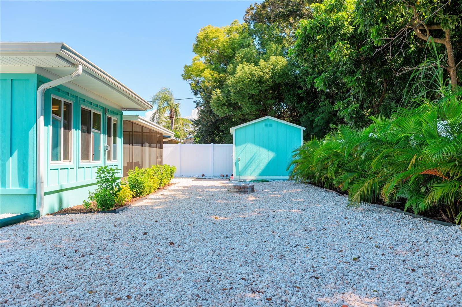 929 SANTA MONICA DR