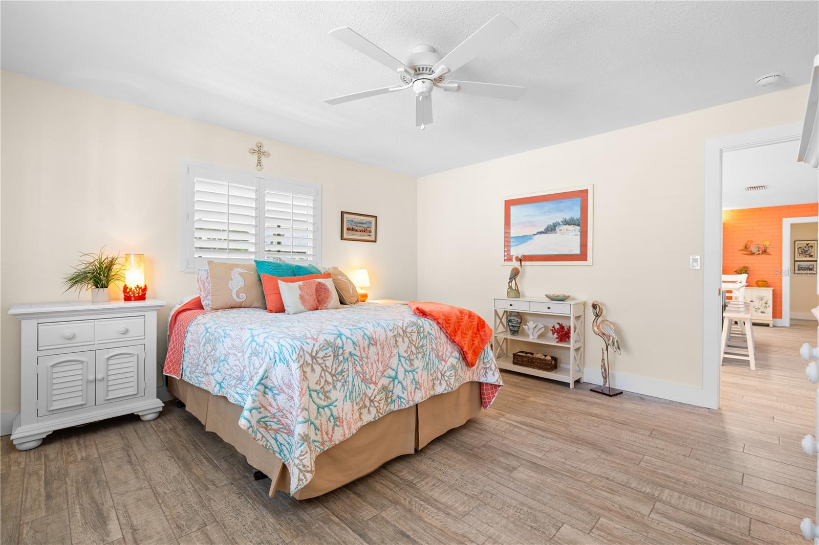 929 SANTA MONICA DR