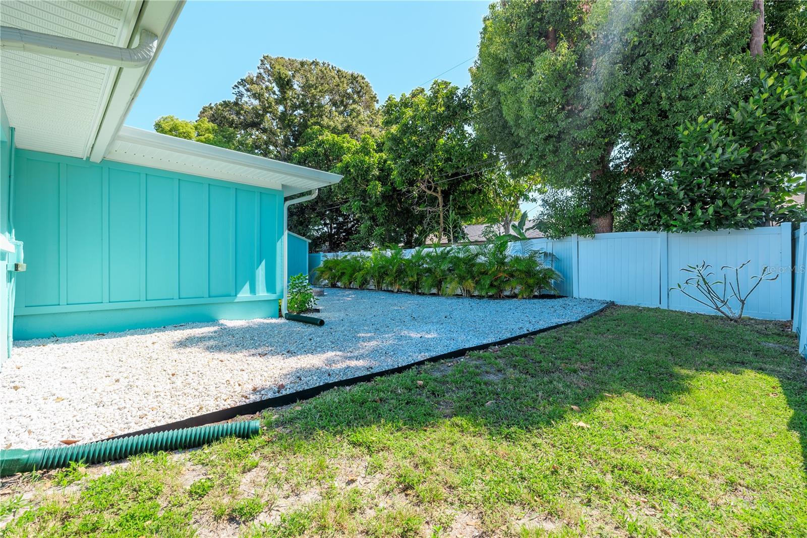 929 SANTA MONICA DR