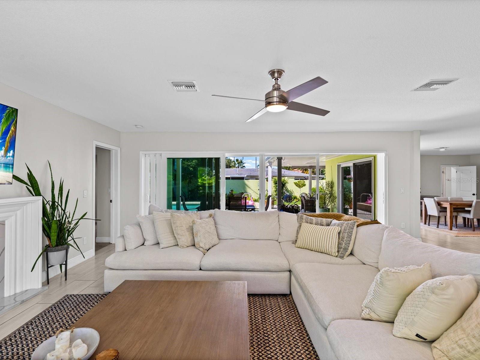 1316 GOLF VIEW DR