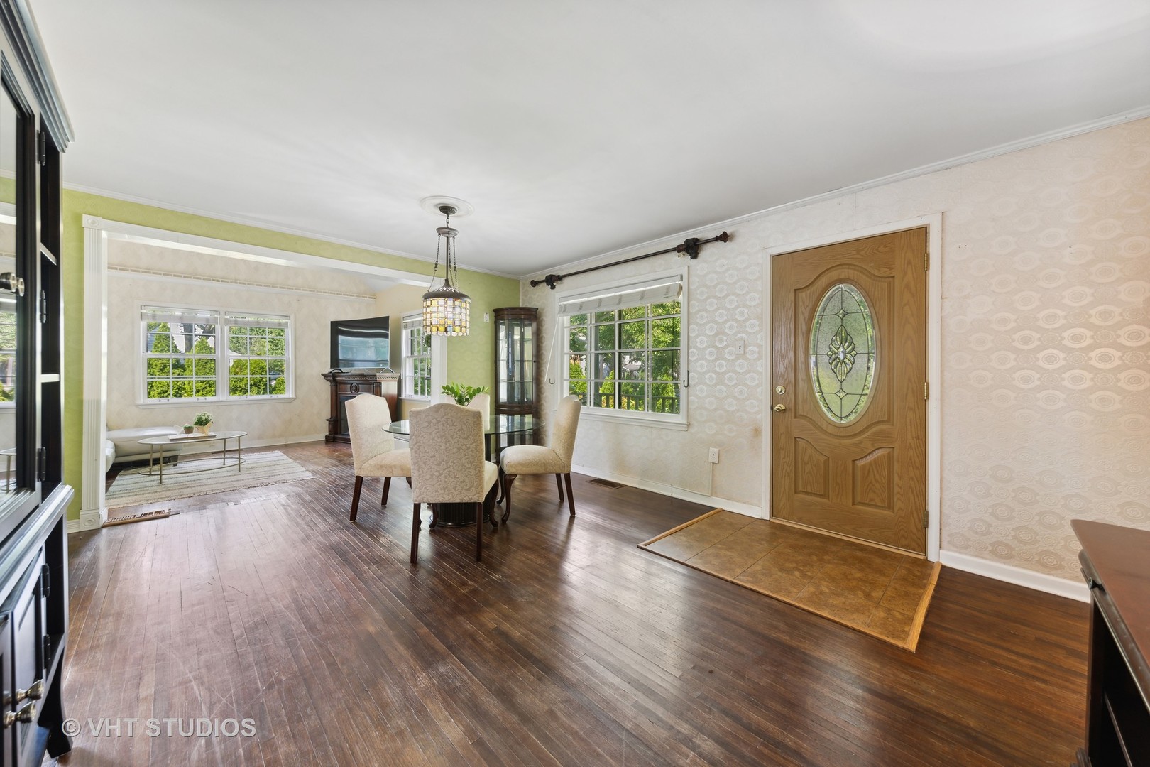 516 W 6th Street