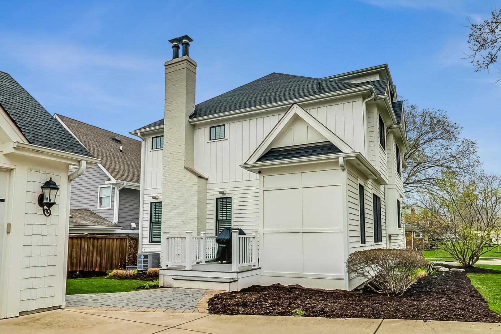 833 W 7th Street