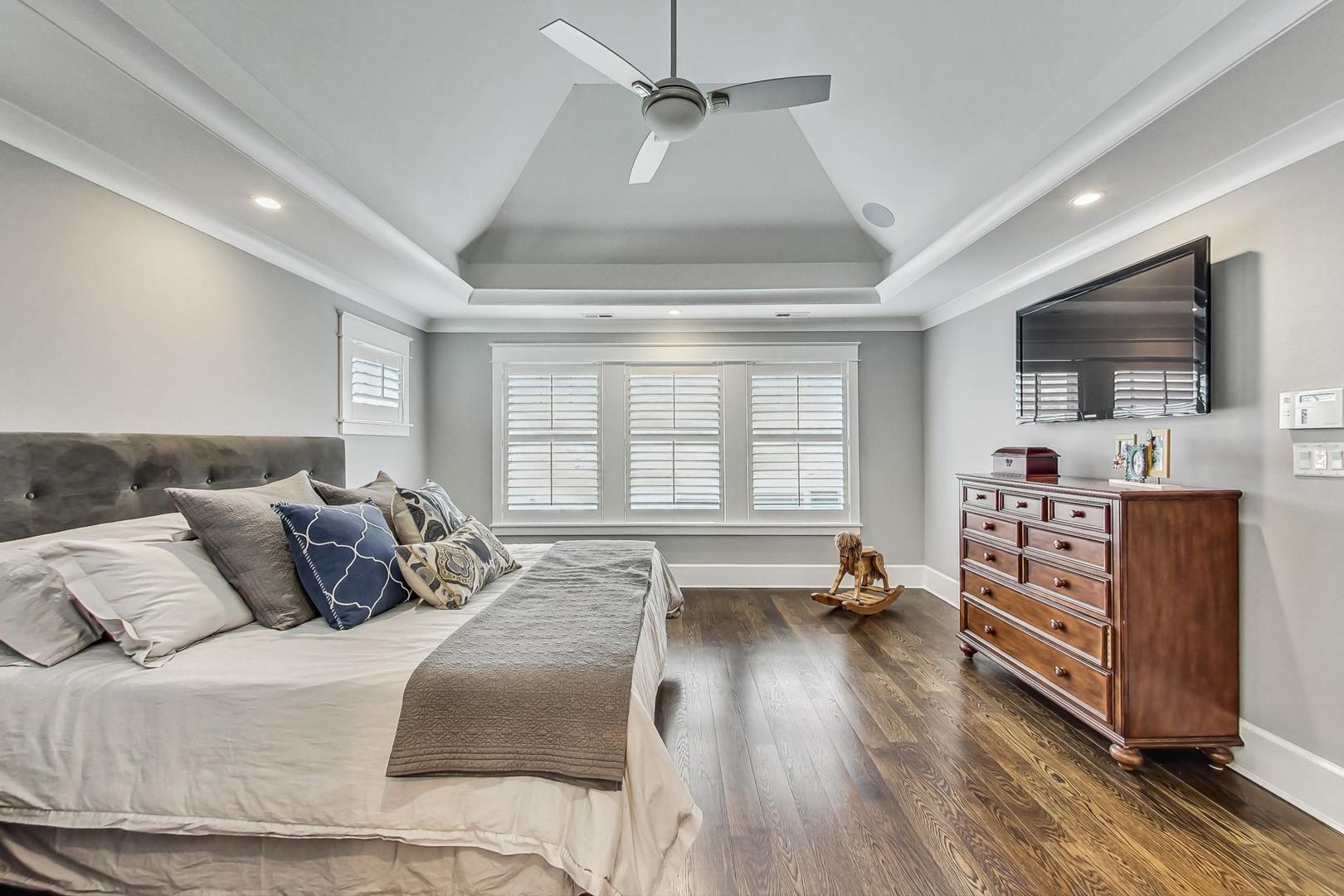 833 W 7th Street