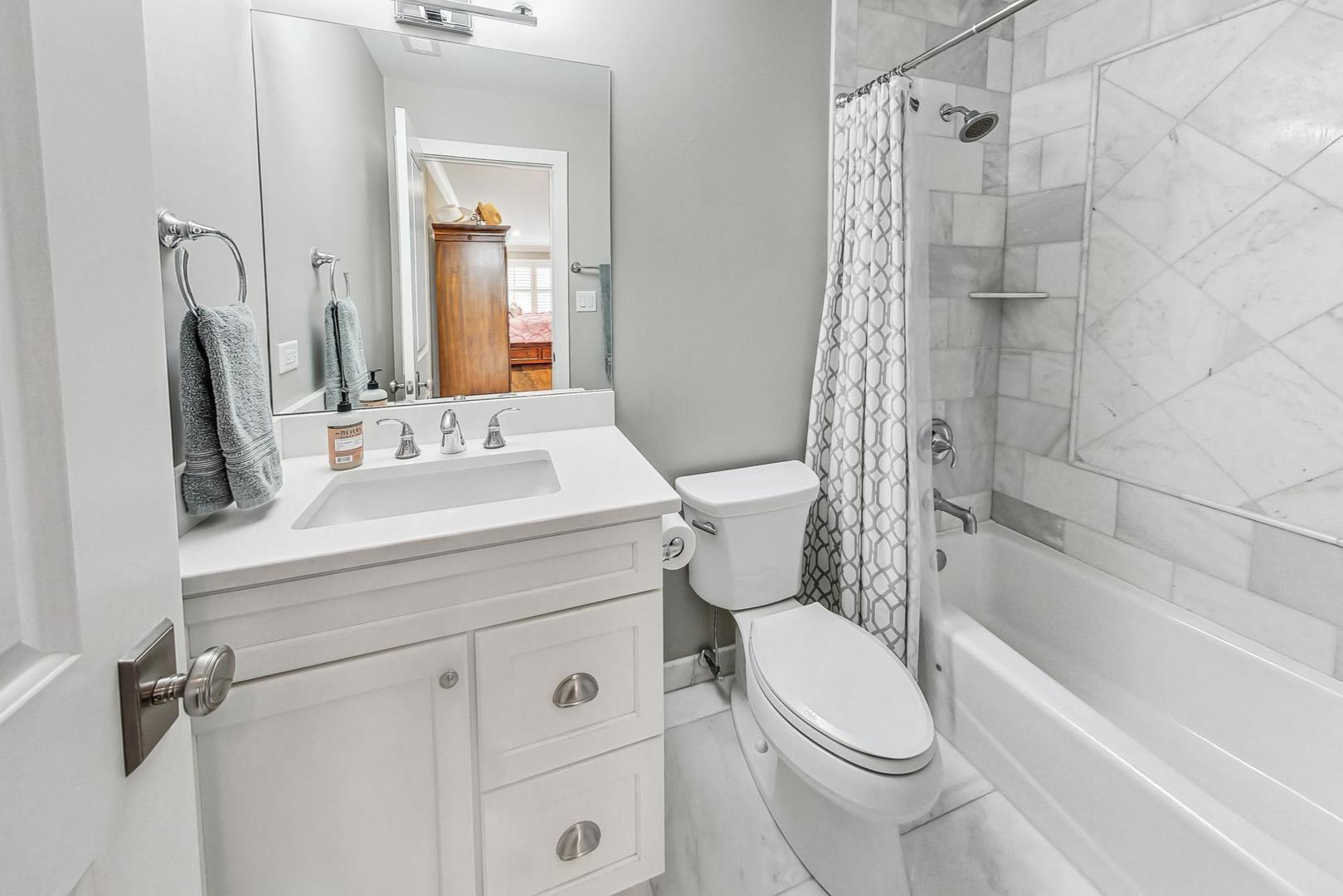 833 W 7th Street