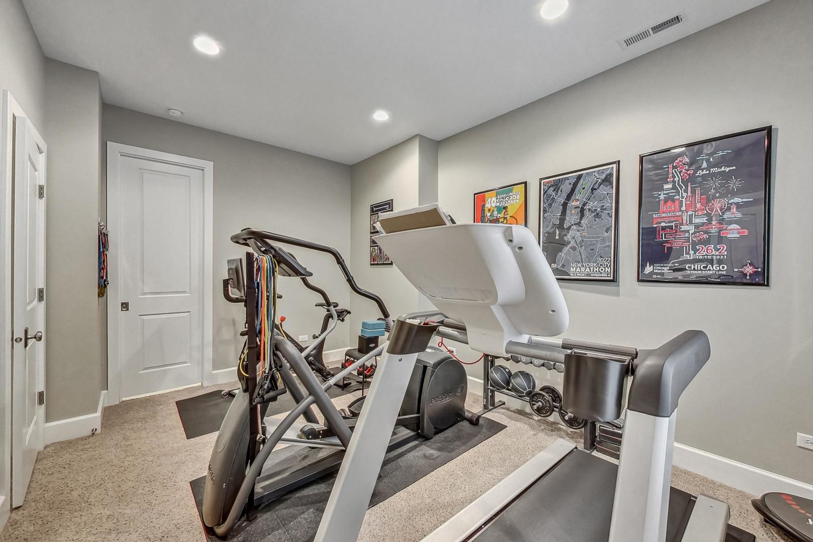 833 W 7th Street