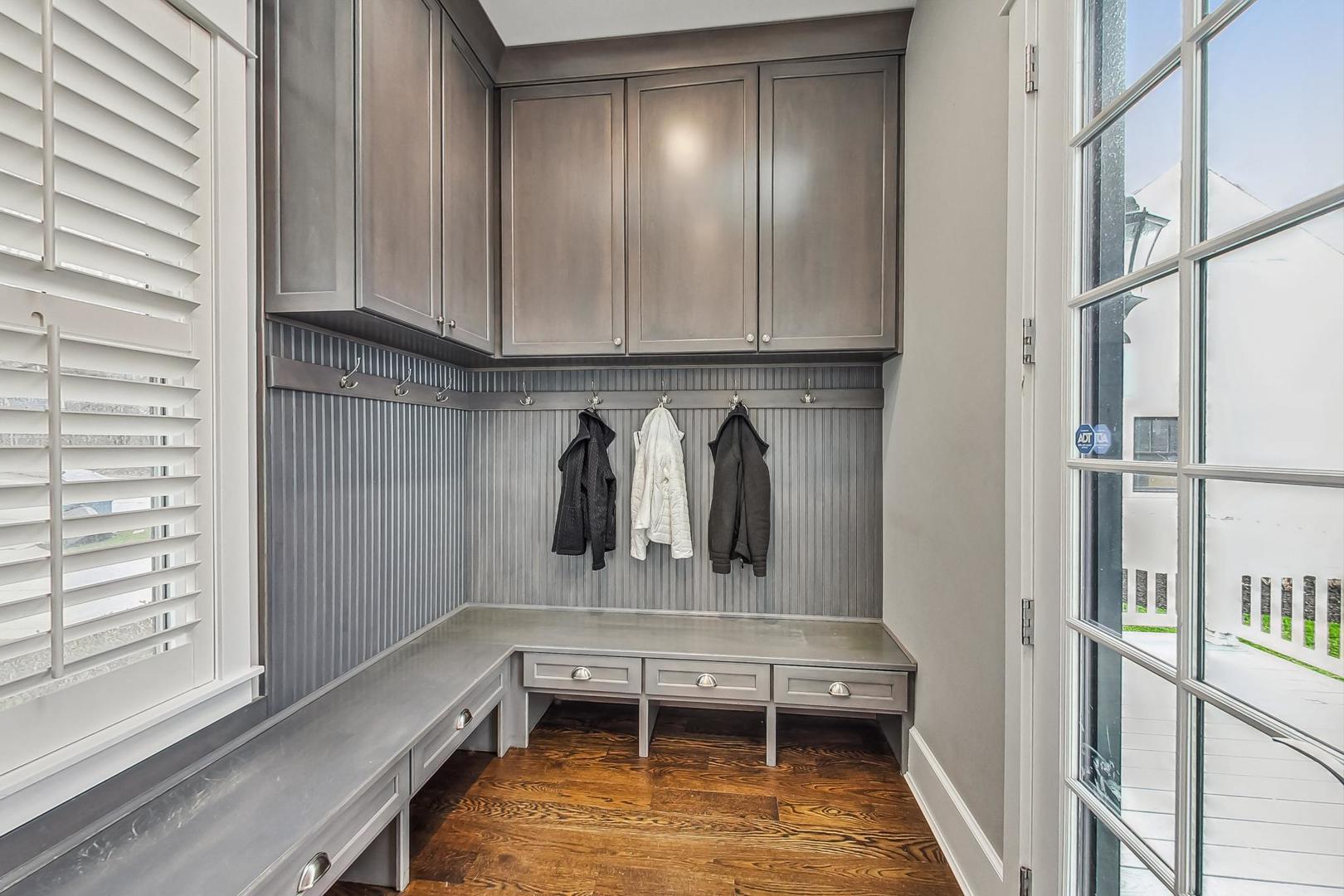 833 W 7th Street