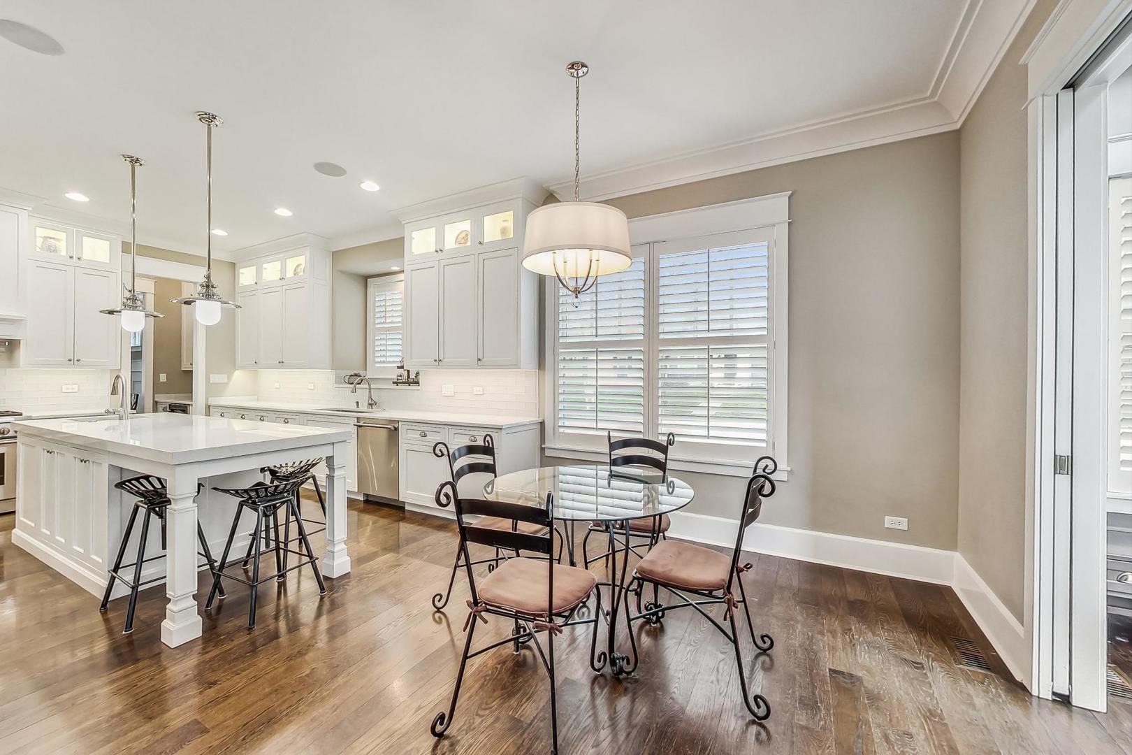 833 W 7th Street