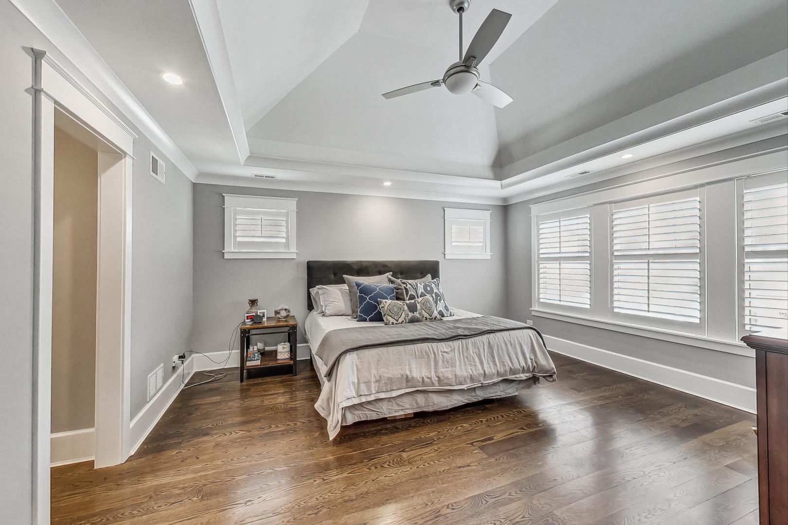 833 W 7th Street