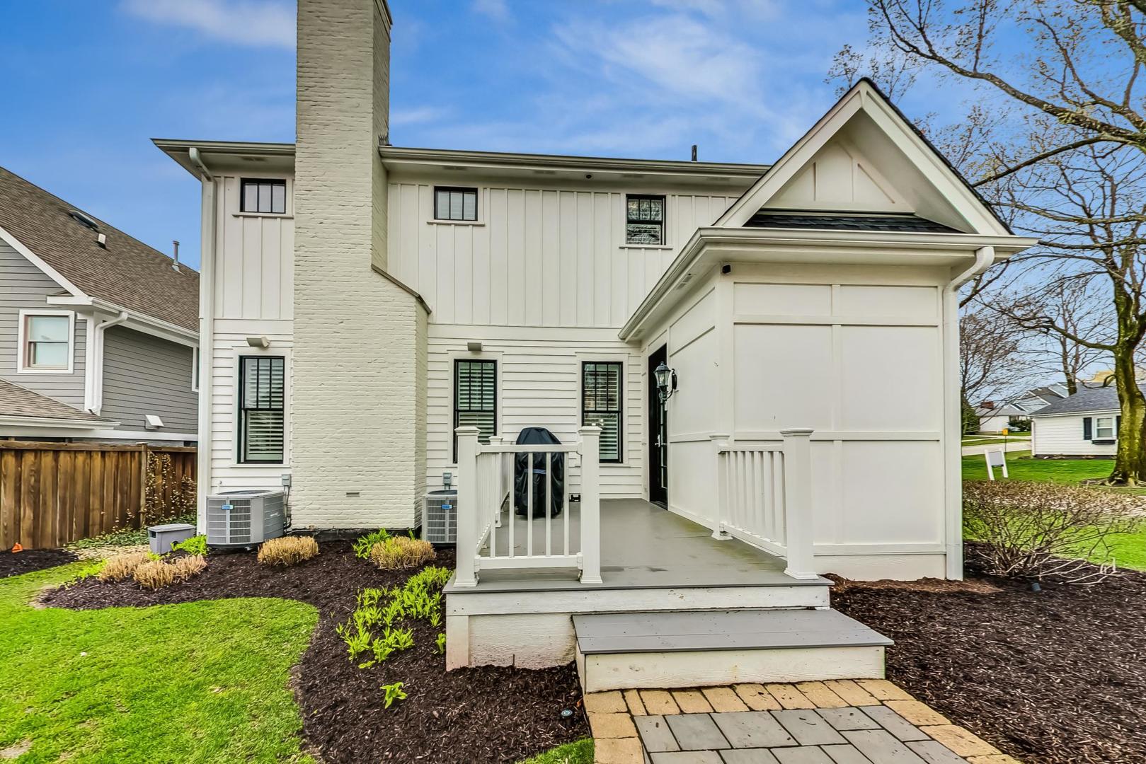 833 W 7th Street