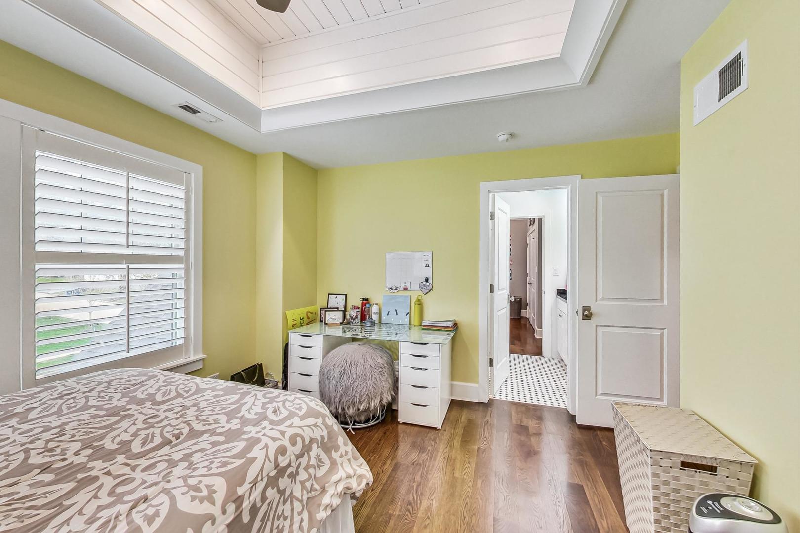 833 W 7th Street