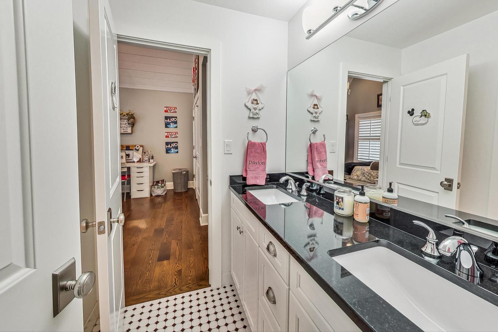 833 W 7th Street