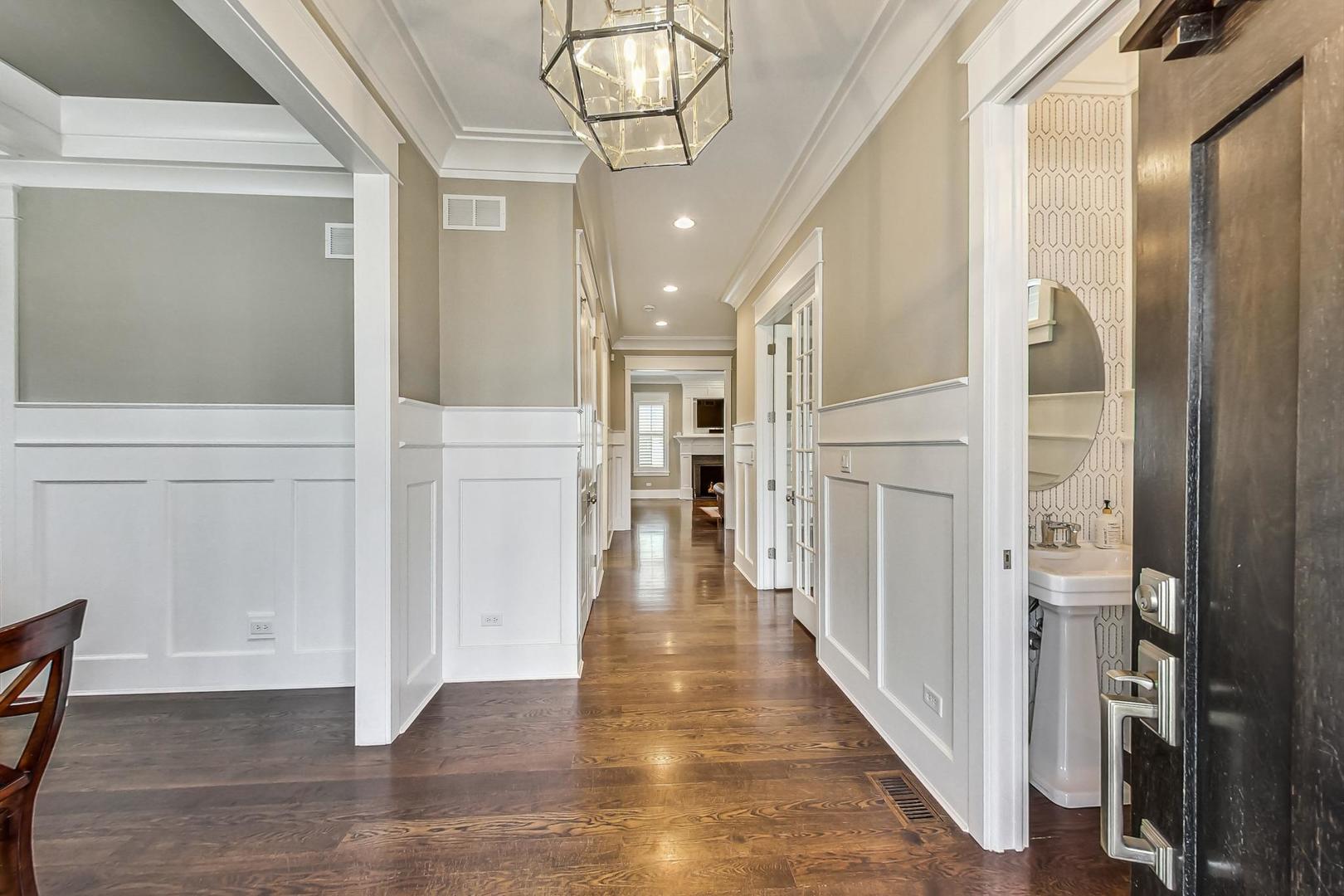 833 W 7th Street