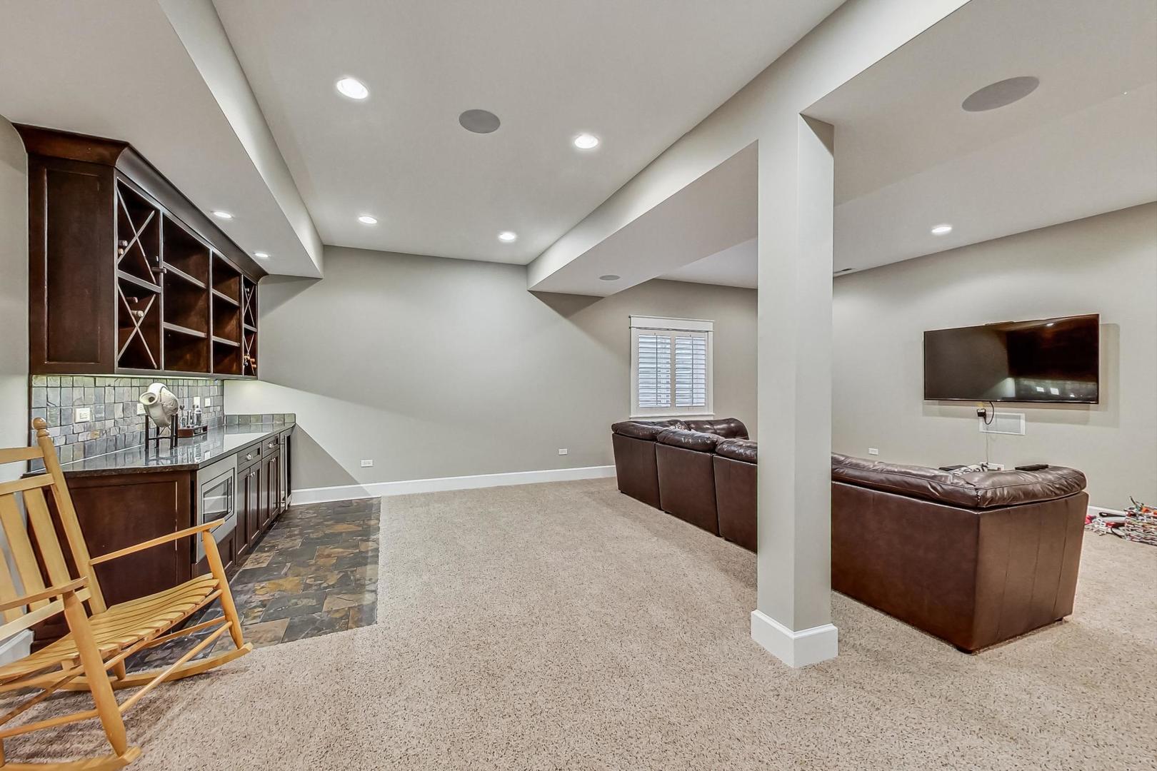 833 W 7th Street