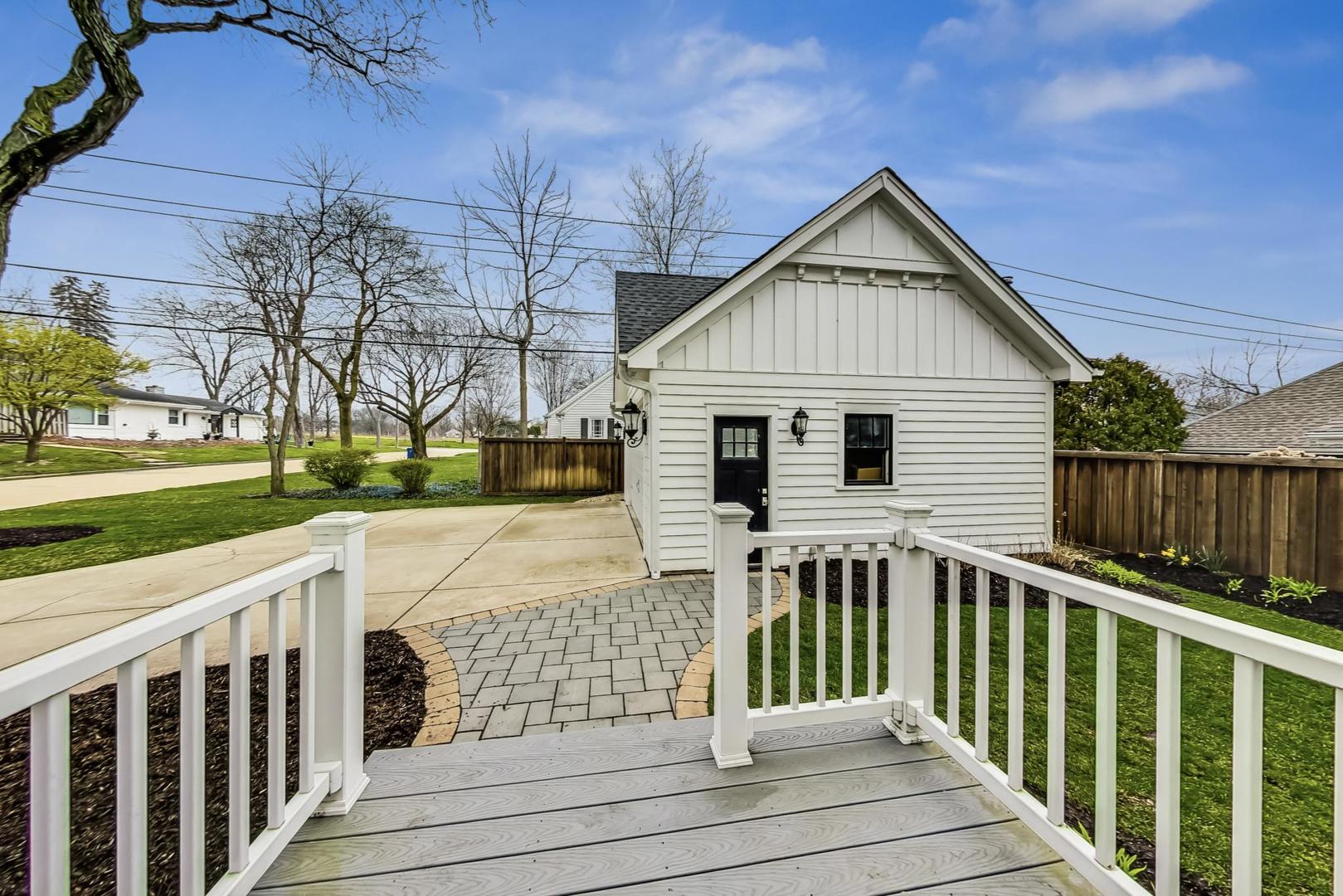 833 W 7th Street